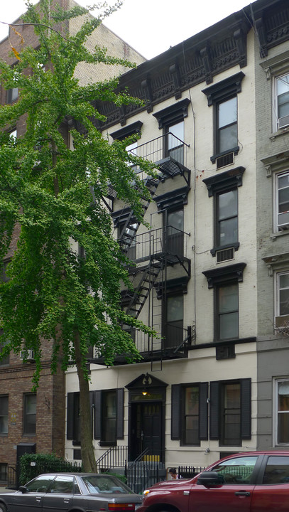 420 E 78th St in New York, NY - Building Photo