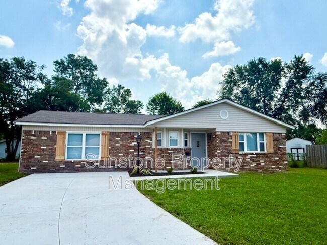 property at 305 N Dogwood St