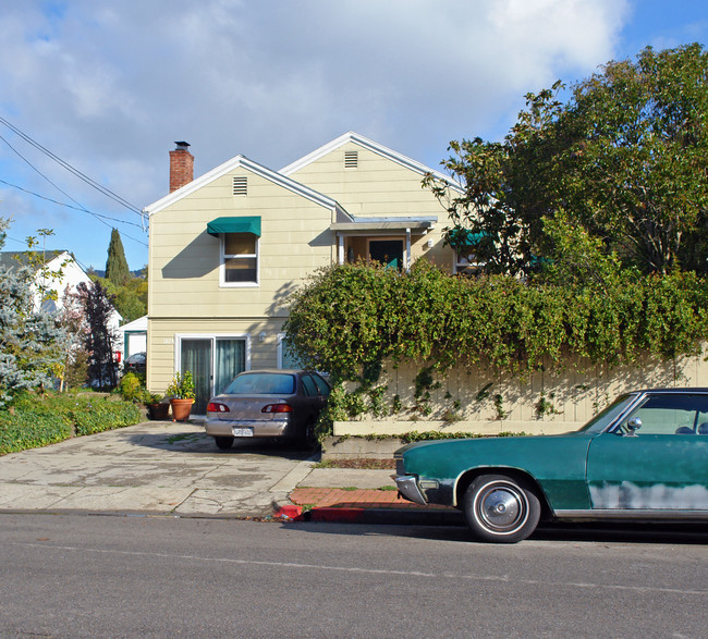 182 Mission Ave in San Rafael, CA - Building Photo - Building Photo