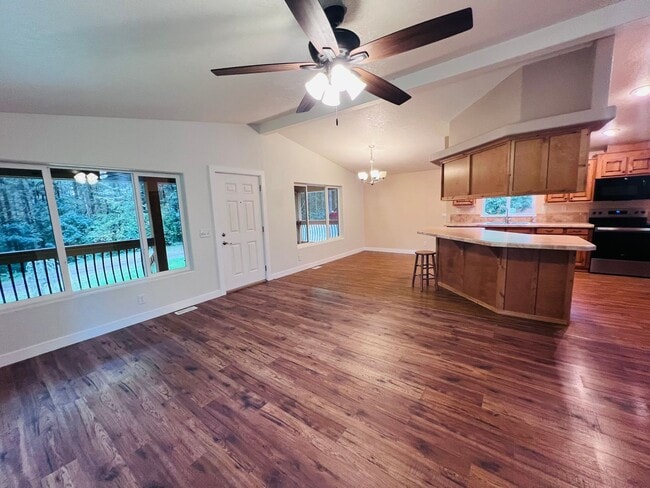 21814 NE Cedar Creek Rd in Amboy, WA - Building Photo - Building Photo