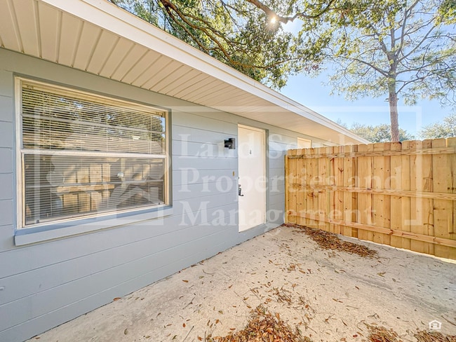 property at 815 W Carole St