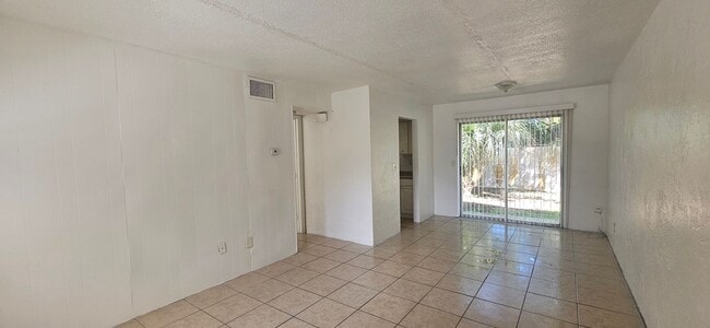1225 Kennedy Rd in Daytona Beach, FL - Building Photo - Building Photo
