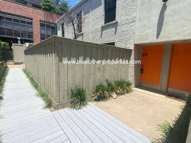 property at 2727 Hood St