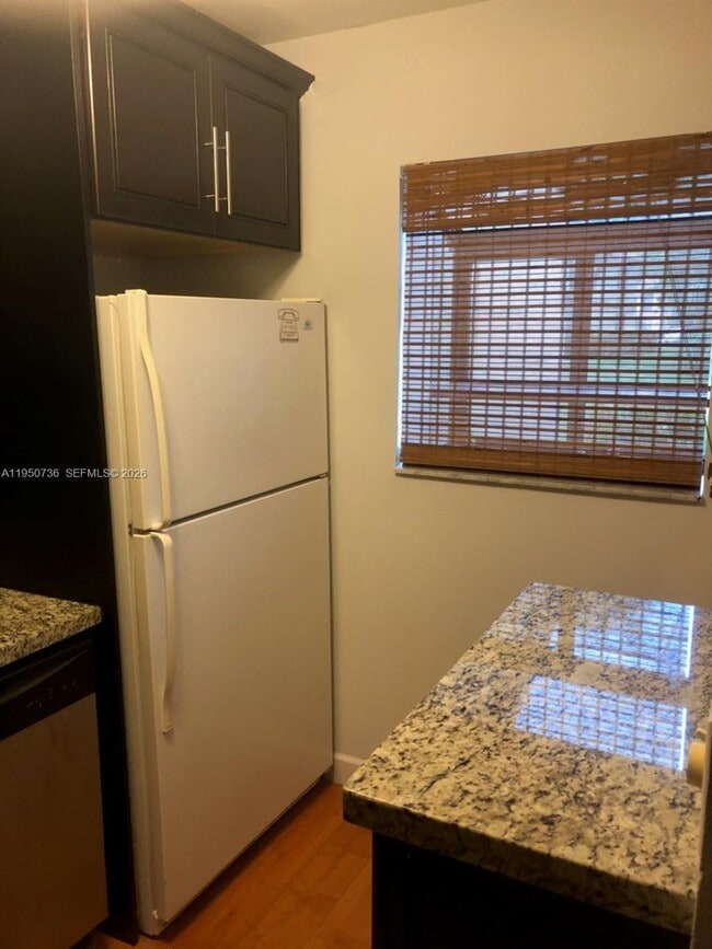 300 Gardens Dr in Pompano Beach, FL - Building Photo - Building Photo