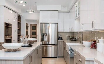 4630 Woodley Ave in Los Angeles, CA - Building Photo - Building Photo