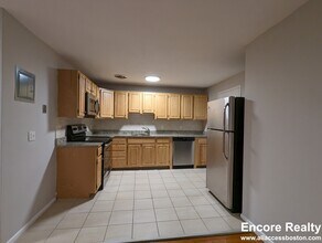 123 Babcock St, Unit 110-42 in Brookline, MA - Foto de edificio - Building Photo