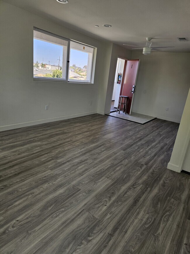 16222 S Ainsworth St, Unit 1 in Gardena, CA - Foto de edificio - Building Photo