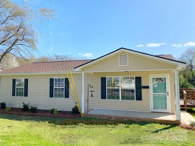 property at 15 Linestowe Dr
