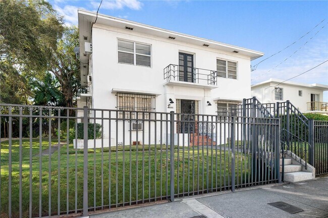 520 SW 6th St in Miami, FL - Foto de edificio - Building Photo