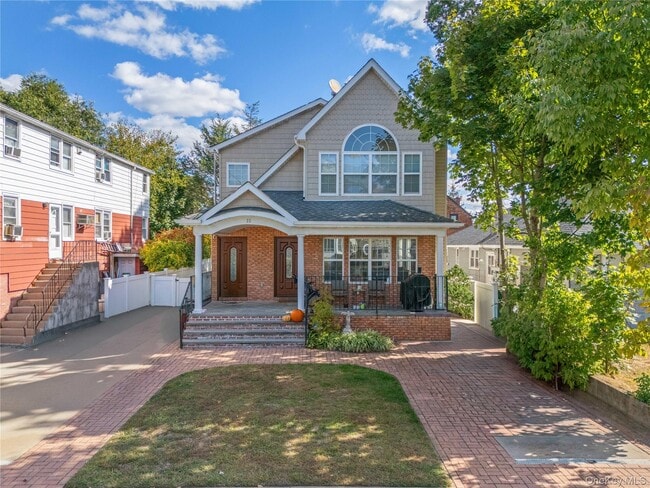 property at 22 Dunwood Rd