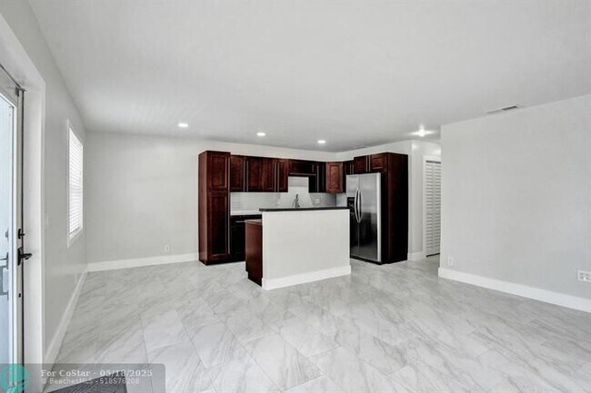 800 SW 12th Ct in Fort Lauderdale, FL - Building Photo - Building Photo