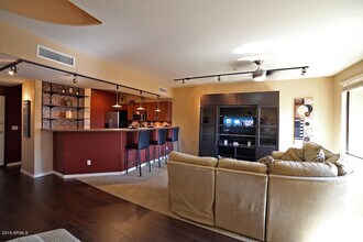 16241 N 30th Pl in Phoenix, AZ - Foto de edificio - Building Photo