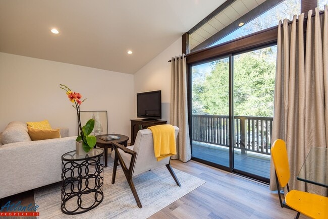 16158 Bachman Ave in Monte Sereno, CA - Building Photo - Building Photo