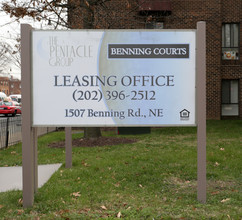 Benning Courts in Washington, DC - Foto de edificio - Building Photo