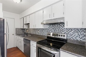 940 Adam Dr in Pittsburgh, PA - Building Photo - Building Photo