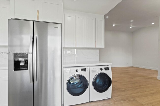 6225 NW 171st St in Hialeah, FL - Foto de edificio - Building Photo