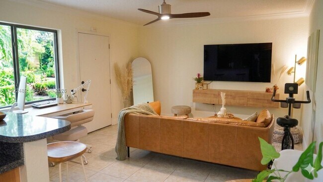 3240 Mary St in Miami, FL - Building Photo - Building Photo