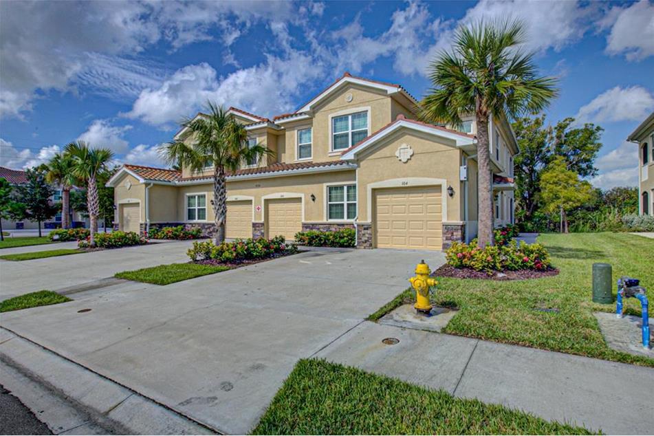 8382 Enclave Way in Sarasota, FL - Building Photo