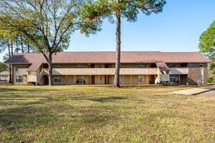 300 W Harding St in Morrilton, AR - Building Photo