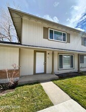 835 Ridgewood Dr in Sparks, NV - Building Photo - Building Photo
