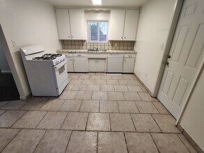 1914 Freida Ct in Modesto, CA - Building Photo - Building Photo