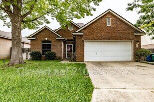 2739 Montebello in San Antonio, TX - Building Photo