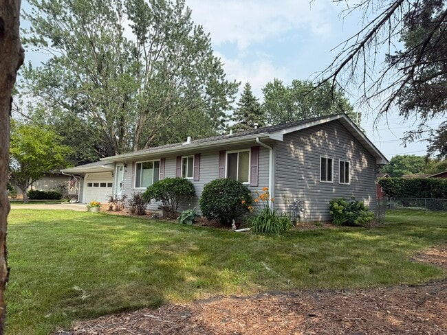 1916 Turquoise Trl in Eagan, MN - Foto de edificio - Building Photo
