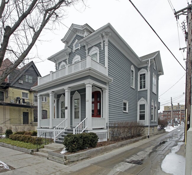 1516 E Brady St in Milwaukee, WI - Building Photo - Building Photo