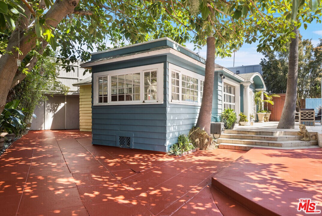 837 Venice Blvd. in Los Angeles, CA - Building Photo