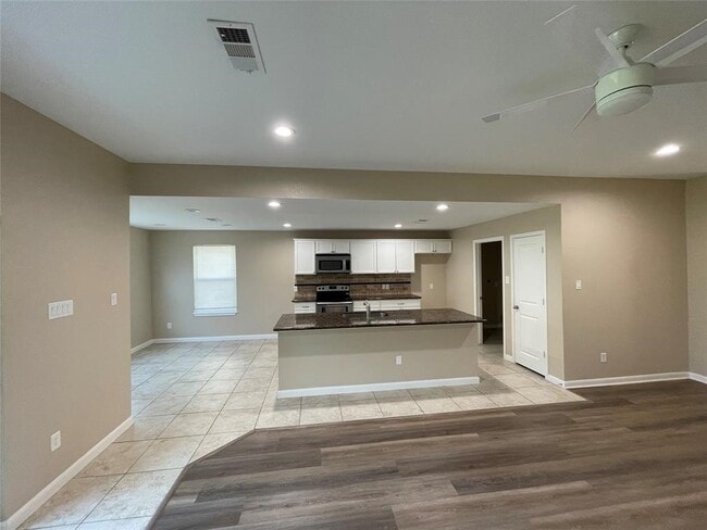 604 W Willis St in Alvin, TX - Building Photo - Building Photo