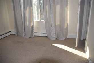 1984 Newbridge Rd in Bellmore, NY - Building Photo - Building Photo