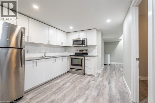 70 Victoria Ave S in Hamilton, ON - Building Photo - Building Photo