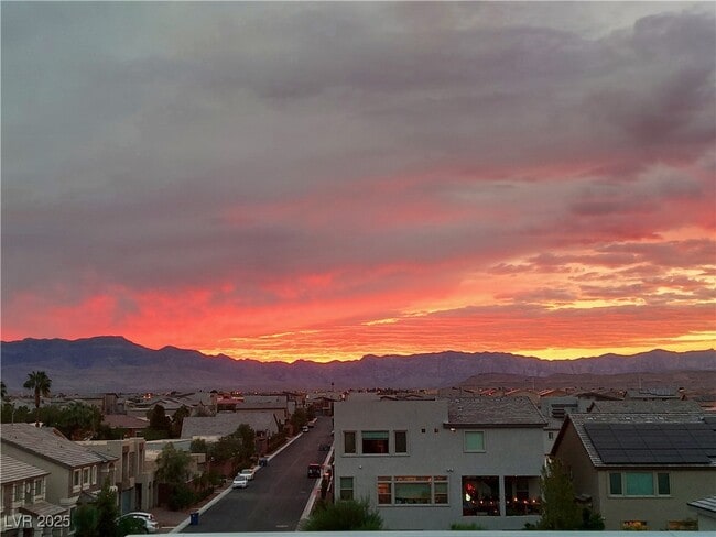 8620 Grove Mill Ct in Las Vegas, NV - Building Photo - Building Photo