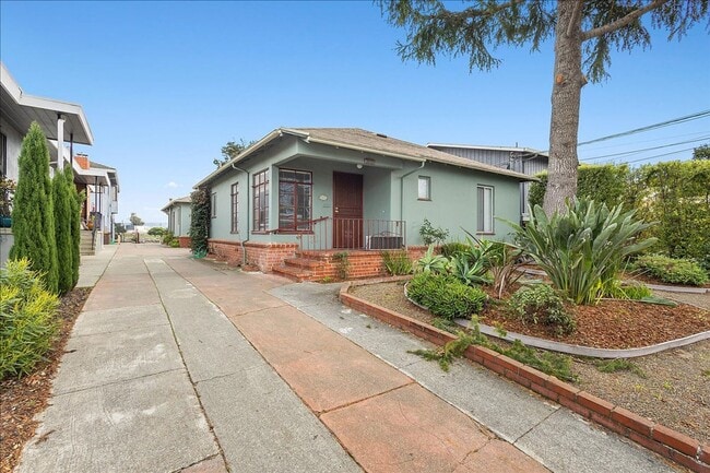 3313 Fernside Blvd in Alameda, CA - Building Photo - Building Photo