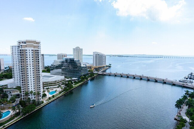 495 Brickell Ave in Miami, FL - Building Photo - Building Photo