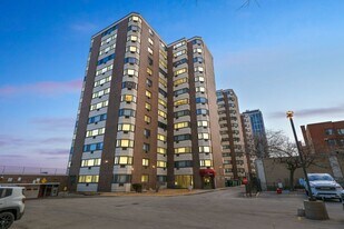 7337 S South Shore Dr in Chicago, IL - Building Photo