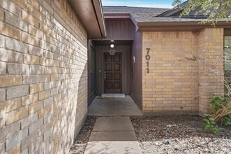 7011 Lost Thicket Dr in Houston, TX - Building Photo - Building Photo