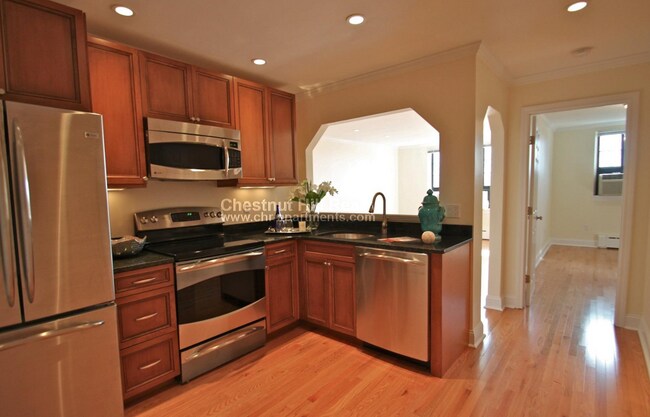 64 Brattle St, Unit 302 in Cambridge, MA - Building Photo - Building Photo