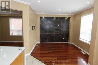14 Thornbush Blvd in Brampton, ON - Building Photo - Building Photo