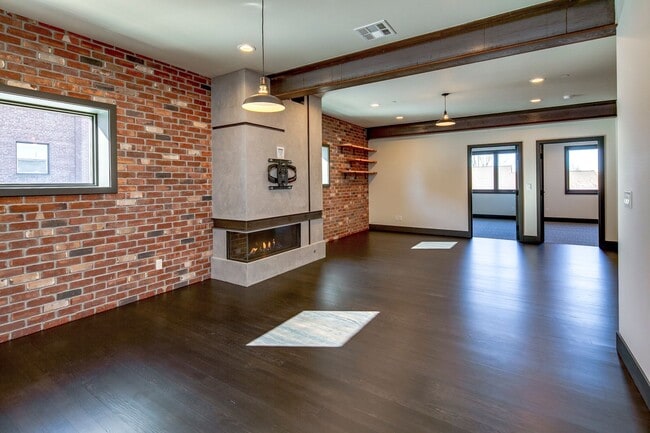 445 SW 6th St in Redmond, OR - Foto de edificio - Building Photo