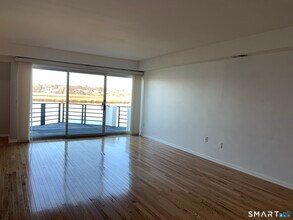 1433 Windward Rd in Milford, CT - Building Photo - Building Photo