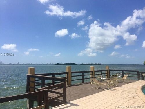 7845 NE Bayshore Ct in Miami, FL - Building Photo - Building Photo