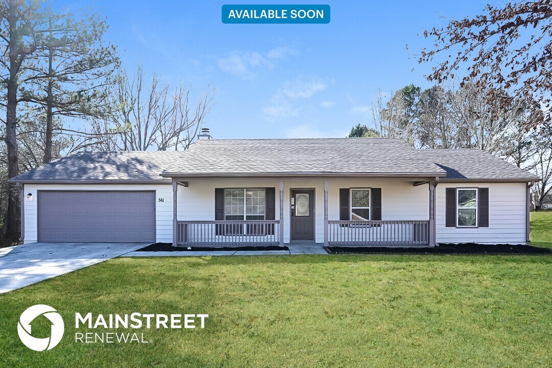 561 Sunnyhill Dr in Jonesboro, GA - Building Photo