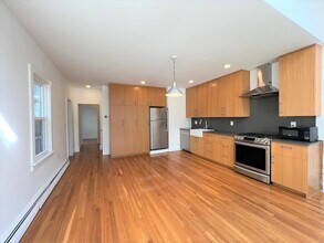 218 Harvard St, Unit 1 in Cambridge, MA - Building Photo - Building Photo