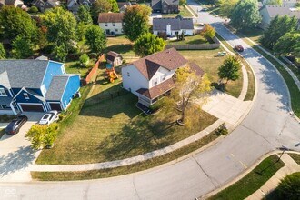 7913 Meadow Bend Ln in Indianapolis, IN - Foto de edificio - Building Photo