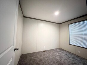 25772 Nuway Ave in Warren, MI - Building Photo - Building Photo
