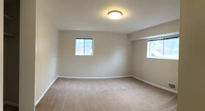 10630 Kenilworth Ave, Unit 104 in Bethesda, MD - Foto de edificio - Building Photo