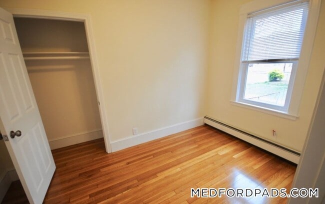15 Taylor St, Unit 1 in Medford, MA - Foto de edificio - Building Photo