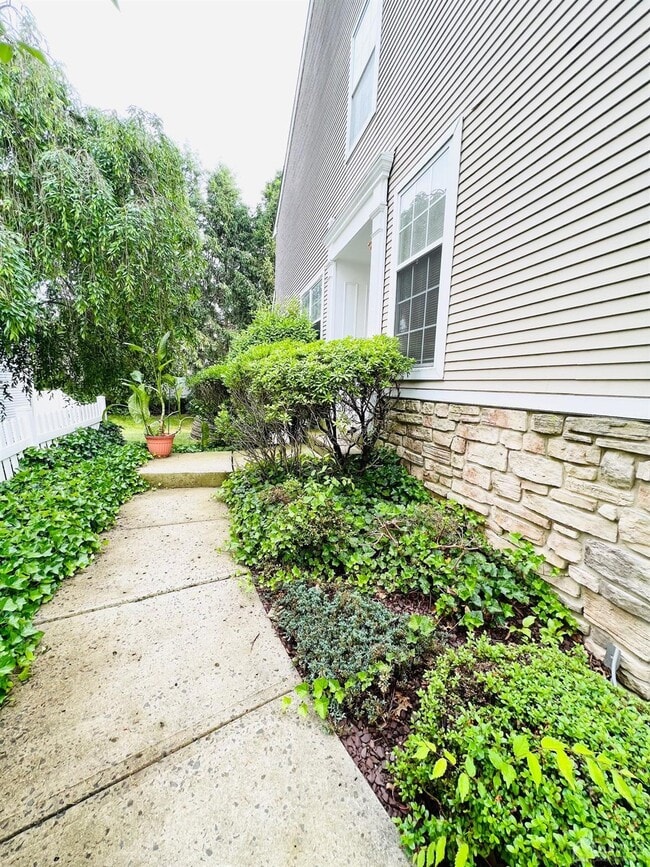 1806 Dahlia Cir in Dayton, NJ - Building Photo - Building Photo