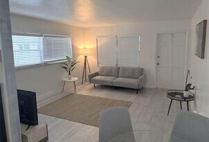 1638 Plunkett St in Hollywood, FL - Building Photo